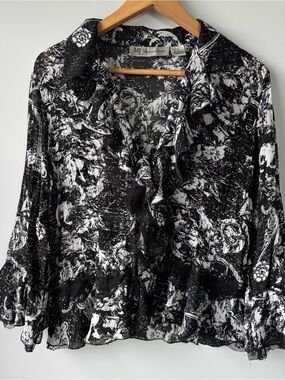 (M) Melanie Lyne Black & White Ruffle Front Blouse